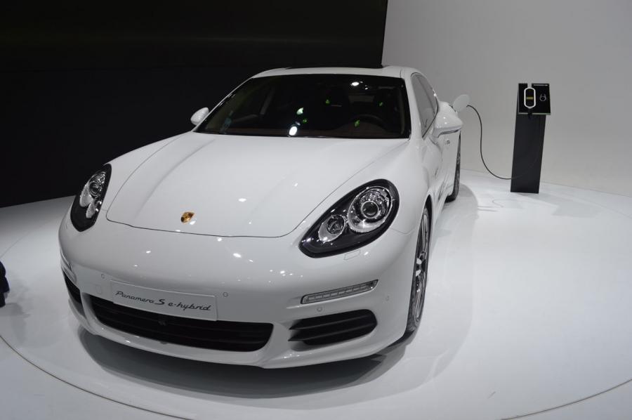  Porsche Panamera S E-Hybrid 2014 года  (фото 47 из 50)